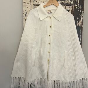 Vintage Lilly Of California 1960’s button down cape/shawl/sweater w collar.